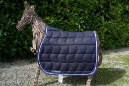 Schabracke dunkelblau, 2 Zierkordeln wei/royalblau, dunkelblaue Borde
