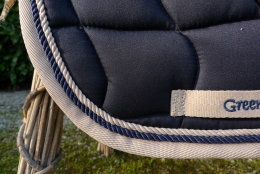 Schabracke dunkelblau, 2 Zierkordeln beige/dunkelblau, beige Borde