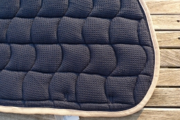 Schabracke dunkelblau, 2 Zierkordeln beige/dunkelblau, beige Borde