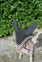 Fliegenmtze schwarz, 2 Kordeln beige/schwarz, beiger Rand