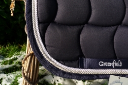 Dressurschabracke dunkelblau, 2 Zierkordeln wei�/silber, blaue Borde