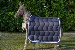 Dressurschabracke dunkelblau, 2 Zierkordeln wei�/silber, blaue Borde