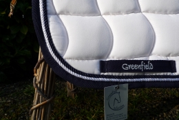 Dressurschabracke wei�, 2 Zierkordeln blau/wei�, blaue Borde