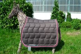 Schabracke grau, 2 Zierkordeln silber/rot, graue Borde