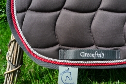 Schabracke grau, 2 Zierkordeln silber/rot, graue Borde