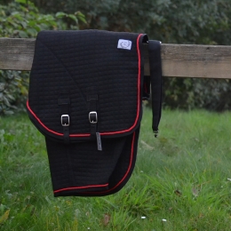 Thermatexdecke schwarz, 1 rote Zierkordel, schwarze Borde