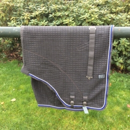 Thermatexdecke grau, 2 Zierkordeln silber/royalblau, graue Borde