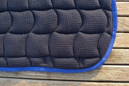 Schabracke royalblau, weie Zierkordel, royalblaue Borde